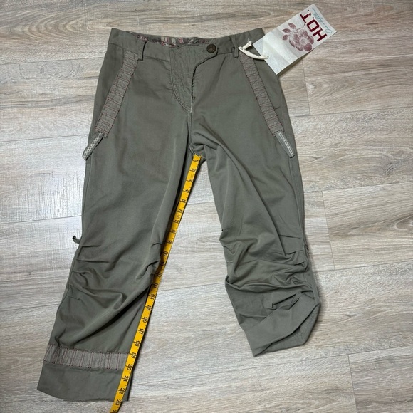 H.O.T. Hot One's Lifetime Khaki Rollup Capri Pants Size 28 Medium - Picture 7 of 16